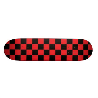 Rood- en zwarte geveegd skateboard