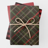 Rood- en zwarte pleisters, gesorteerd op kerstmis inpakpapier vel (In situ)