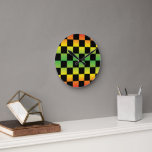 Rood Geel Groen Rasta Ombre Checkerboard Ronde Klok<br><div class="desc">Maak een gedurfde uitspraak met de Rood Geel Groene Rasta Ombre Checkerboard . Met een levendige ombre gradiënt in klassieke Rasta kleuren met een geruit patroon,  deze klok voegt een culturele en energieke touch aan elke ruimte. Ideaal om stijl en persoonlijkheid mee te nemen naar je huis of kantoor.</div>