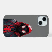 Rood gehulde held geïnspireerde telefoonhoes iPhone 15 case (Achterkant horizontaal)