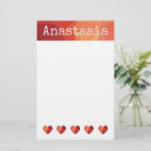 Rood geometrisch hart en gepersonaliseerde naam briefpapier (Staand voorkant)