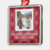 Rood geruit Ons Eerste Kerstmis Metalen Ornament (Links)