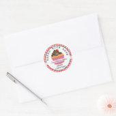 Rood geruite gebakken met liefde kerst cupcakes ronde sticker (Envelop)