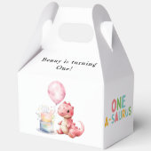 Rood geschilderde dinosaurus op een Saurus verjaar Bedankdoosjes (Achterkant)