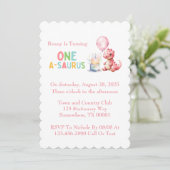 Rood geschilderde dinosaurus op een Saurus verjaar Kaart (Staand voorkant)