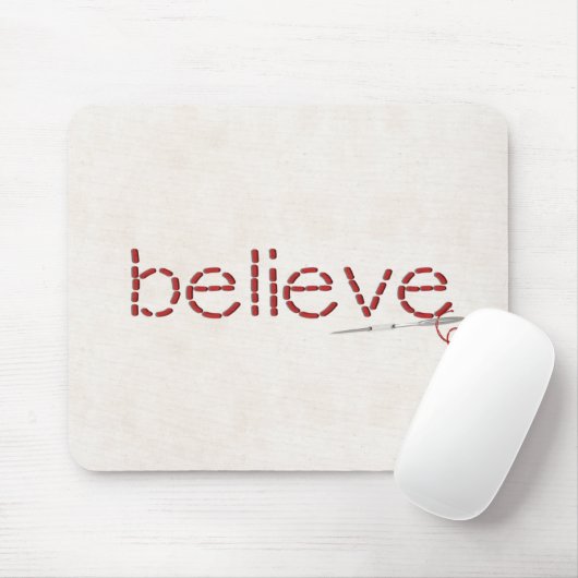 rood gestikt GELOOFD tekstbericht met naald Muismat (Met muis)