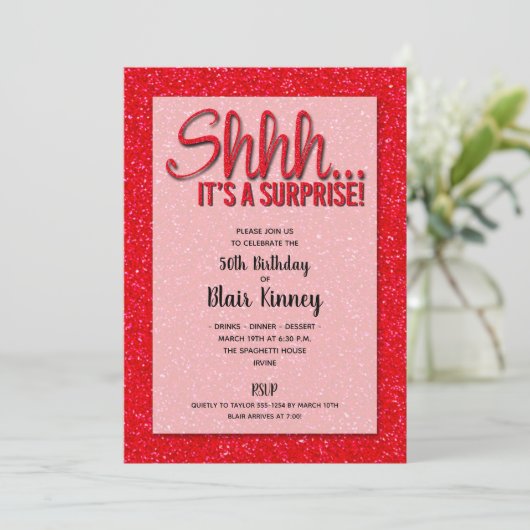 Rood Glitter SURPRISE Birthday Invitations (Staand voorkant)
