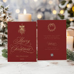 Rood & Goud Holly Berry Boeket Flat Kerstmis Feestdagenkaart<br><div class="desc">Deze eenvoudige platte kerstkaart is voorzien van elegante en romantische swirly kalligrafie belettering met een winter hulst bessen boeket en aangepaste tekst op de achterkant. Voor meer geavanceerde aanpassing van dit ontwerp,  klikt u op de BLUE DESIGN TOOL BUTTON hierboven!</div>