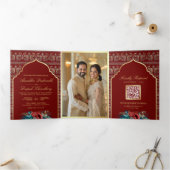 Rood Goud Pauw Patroon Bloemen Indische bruiloft Drieluik Uitnodiging (Binnen)