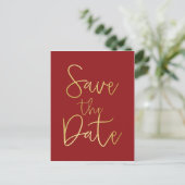 Rood & Goud SAVE THE DATE Modern Script Postkaart Aankondigingskaart (Staand voorkant)