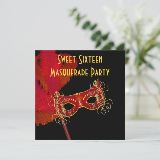 Rood Goud Veermasker Sweet 16 Masquerade Party Kaart (Staand voorkant)