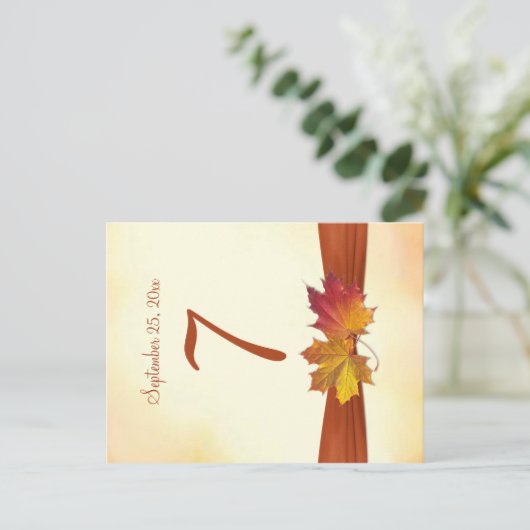 Rood & gouden herfstbladeren Tafelnummerkaart Briefkaart (Staand voorkant)