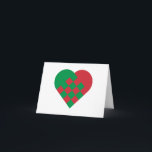 Rood Groen Deens Hart Feestdagen Kaart<br><div class="desc">De vorm van het hart in rood en groen gebaseerd op een traditioneel Deens ontwerp met een geweven schaakbord zien eruit.</div>