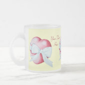 rood hart gebonden aan witte lintboeg romantisch matglas koffiemok (Links)