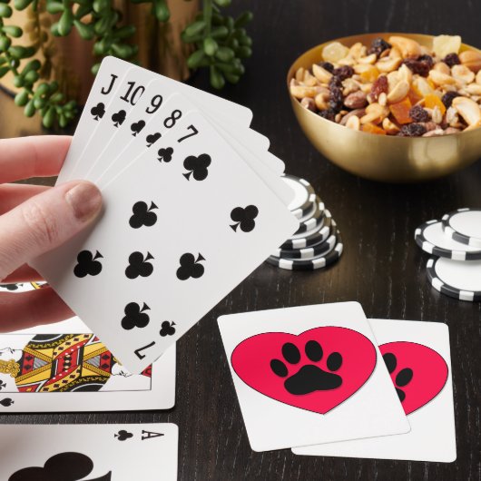 Rood hart met hoge-donkerdruk speelkaarten (Insitu)