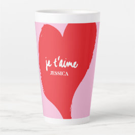 Rood hart met je t’aime-tekst op roze achtergrond latte mok