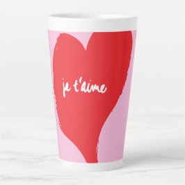 Rood hart met je t’aime-tekst op roze achtergrond latte mok