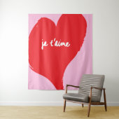 Rood hart met je t’aime-tekst op roze achtergrond wandkleed (In situ)