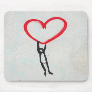 Rood hart met stokfiguur, leven op alles wat je no muismat
