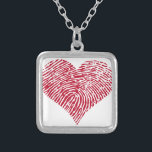 Rood hart met vingerafdrukpatroon zilver vergulden ketting<br><div class="desc">Rood hart met vingerafdrukpatroon voor Valentijnsdag,  verjaardagskaart,  verjaardagsdag,  verloving en huwelijksuitnodiging.</div>