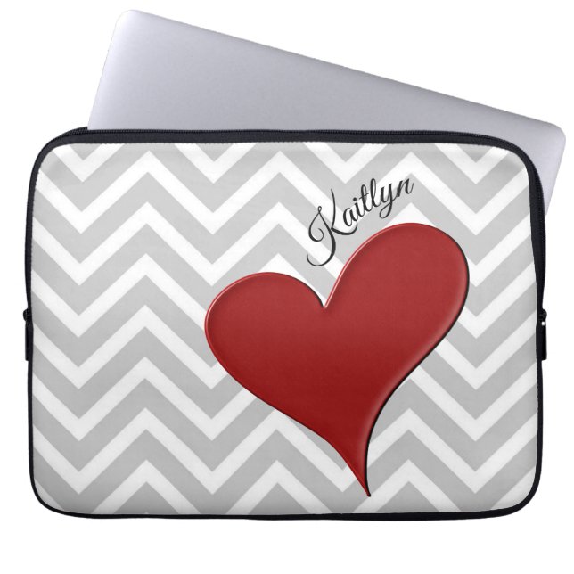Rood hart op grijze Chevron Stripe met naam Laptop Sleeve (Voorkant)