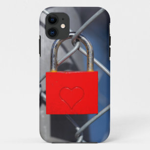 Rood hartslot op hek iPhone 11 hoesje