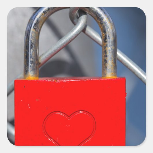 Rood hartslot op hek vierkante sticker (Voorkant)
