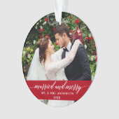 Rood huwelijkshuwelijk en prettig huwelijk ornament (voorkant)