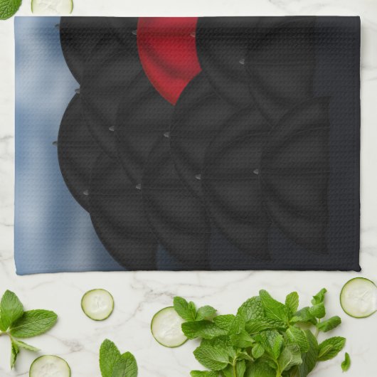 Rood in een zwart Zee paraplu's Theedoek (Gevouwen)