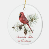 Rood kardinaal knuppels over de kerst van Miles Keramisch Ornament (Links)