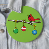 Rood kardinaal op kerstbaltak ronde button 6,0 cm (In situ)