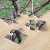 Rood kardinaal vogel zit op kantoor legpuzzel (Zijkant)