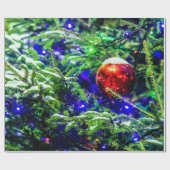 Rood kerstbal, groene sparrenboom cadeaupapier (Vlak)