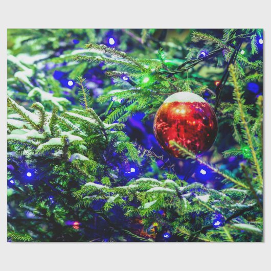 Rood kerstbal, groene sparrenboom cadeaupapier (Vlak)