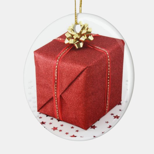 Rood kerstcadeautje keramisch ornament (Links)