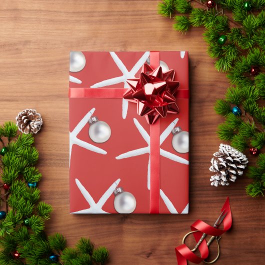 Rood kerstcadeautje met roodbaars cadeaupapier (Feestdagen Geschenken)