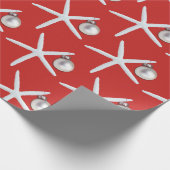 Rood kerstcadeautje met roodbaars cadeaupapier (Hoek)