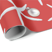 Rood kerstcadeautje met roodbaars cadeaupapier (Rol Hoek)