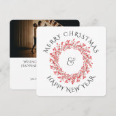 Rood kerstfeest Berry Wreath & Holiday Photo Feestdagenkaart (Voorkant / Achterkant)