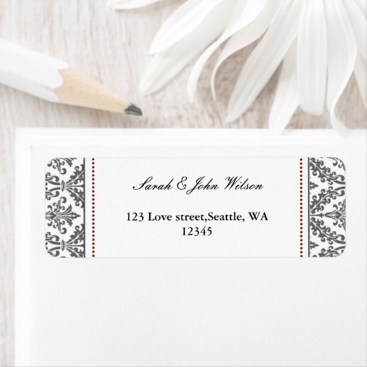 rood kleed, het etiket van het terugkeeradres (Insitu)