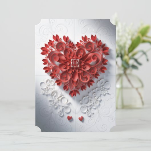 Rood laser gesneden papieren hart met initialen in kaart (Staand voorkant)