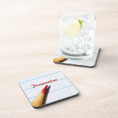 Rood leerpotlood op gelaagd papier met naam drankjes onderzetter (Rechterzijde)