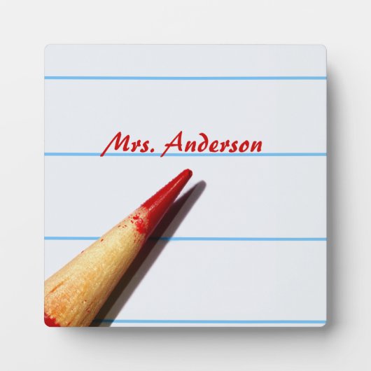 Rood leerpotlood op gelaagd papier met naam fotoplaat (Voorkant)