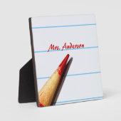 Rood leerpotlood op gelaagd papier met naam fotoplaat (Voorkant)