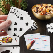 Rood leerpotlood op gelaagd papier met naam pokerkaarten (Insitu)