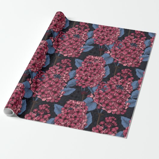 Rood lila op donkerblauw verpakkingspapier cadeaupapier (Uitgerold)
