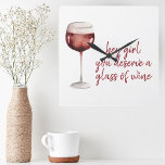 Rood meisje je verdient een glaasje windenergie vierkante klok<br><div class="desc">Rood meisje je verdient een glaasje windenergie</div>
