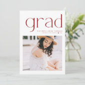 Rood minimalistisch Typografie Foto Afstuderen Aankondiging (Staand voorkant)