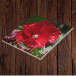 Rood moeras Hibiscus Bloom Floral Tegeltje<br><div class="desc">Keramische tegel met het foto-afbeelding van een prachtige,  rode moeras Hibiscus bloei. Een mooi,  bloemig ontwerp! Selecteer de grootte van uw tegel. Maakt een geweldige keuken trivet!</div>