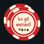 Rood-off White Poker Chip huwelijkskoninklijk Kaart<br><div class="desc">Verraadd je vrienden en familie door hen deze rode en witte pokerchips huwelijksaankondigingen en/of partijuitnodigingen te sturen. Ze wachten vol ongeduld om bij je te zijn op deze leuke viering.</div>